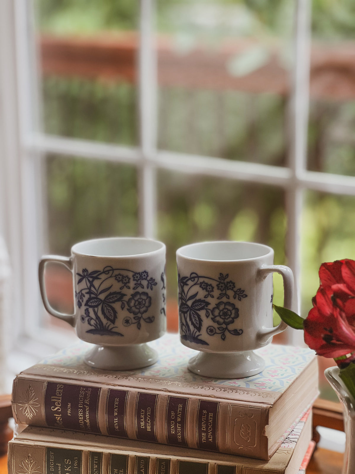 Vintage Japanese Pedestal Blue Onion Mugs Set of 2